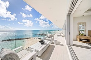 Luxury 4-bedroom Oceanfront Oasis