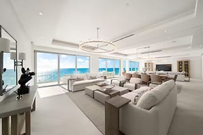 Luxury 4-bedroom Oceanfront Oasis