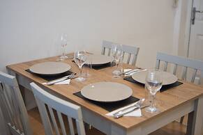 2br-central-15minwalktobeach-freeparking-wifi