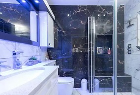 Stylish 6-bed Retreat With Parking and Jacuzzi
