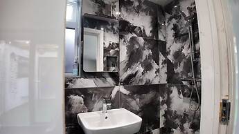 House - Sleeps 16, Parking, Pets Allowed & Jacuzzi