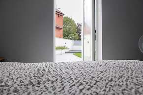 House - Sleeps 16, Parking, Pets Allowed & Jacuzzi