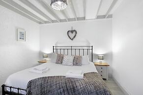 Puffling Perch - North East Escapes