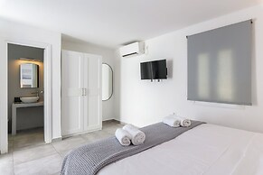 Eleven Keys Mykonos Suites