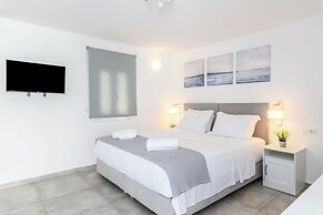 Eleven Keys Mykonos Suites