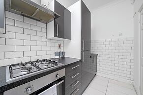 Boujee 2bed by Excel Exhibition Centre With Free Parking