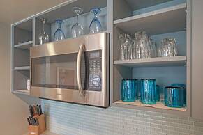 Pour Me a Vacation Mins to Beach Community Pool Tennis Court Private B