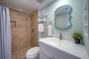 Pour Me a Vacation Mins to Beach Community Pool Tennis Court Private B