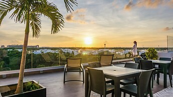 Luxury Studio Rooftop Pool and Jacuzzi