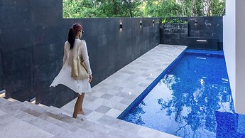 Luxury Studio Rooftop Pool and Jacuzzi