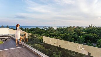 Luxury Studio Rooftop Pool and Jacuzzi