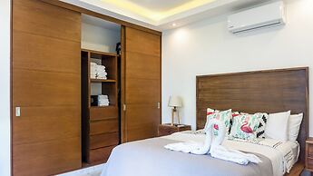 Luxury Studio Rooftop Pool and Jacuzzi