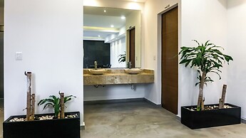 Luxury Studio Rooftop Pool and Jacuzzi