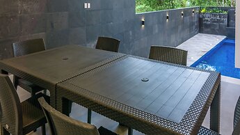 Luxury Studio Rooftop Pool and Jacuzzi