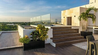 Luxury Studio Rooftop Pool and Jacuzzi