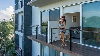 Luxury Studio Rooftop Pool and Jacuzzi