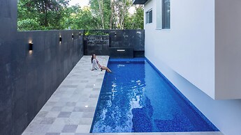 Luxury Studio Rooftop Pool and Jacuzzi