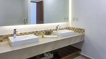 Luxury Studio Rooftop Pool and Jacuzzi