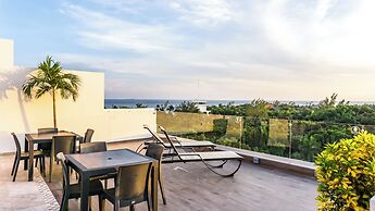 Luxury Studio Rooftop Pool and Jacuzzi