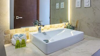 Luxury Studio Rooftop Pool and Jacuzzi