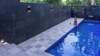 Luxury Studio Rooftop Pool and Jacuzzi