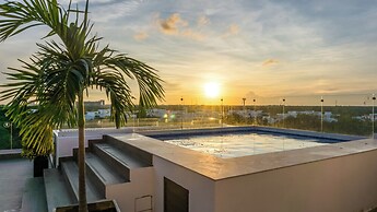 Luxury Studio Rooftop Pool and Jacuzzi