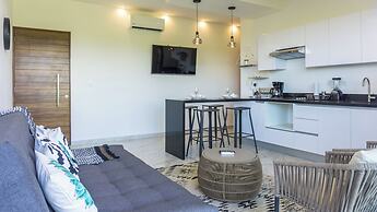 Luxury Studio Rooftop Pool and Jacuzzi