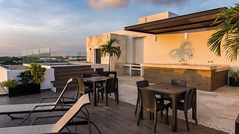 Luxury Studio Rooftop Pool and Jacuzzi