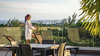 Luxury Studio Rooftop Pool and Jacuzzi