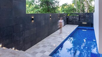 Luxury Studio Rooftop Pool and Jacuzzi