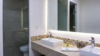 Luxury Studio Rooftop Pool and Jacuzzi