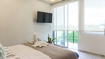 Luxury Studio Rooftop Pool and Jacuzzi