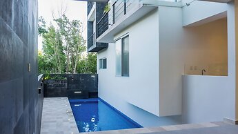 Luxury Studio Rooftop Pool and Jacuzzi