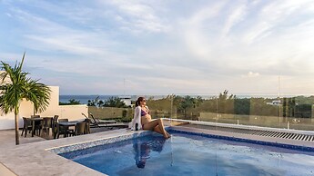 Luxury Studio Rooftop Pool and Jacuzzi