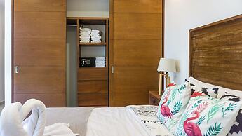 Luxury Studio Rooftop Pool and Jacuzzi