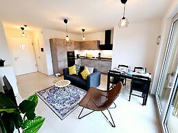 Comfy one bedroom with parking&balcony