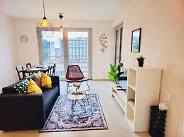 Comfy one bedroom with parking&balcony