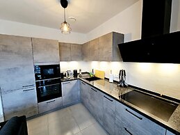 Comfy one bedroom with parking&balcony