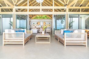 Tropical Oceanview Retreat 11br for 27 Guests