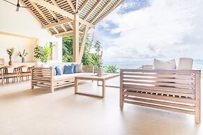 Tropical Oceanview Retreat 11br for 27 Guests