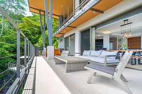 Tropical Oceanview Retreat 11br for 27 Guests