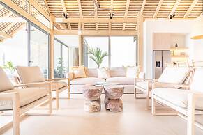 Tropical Oceanview Retreat 11br for 27 Guests