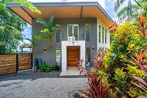 Tropical Oceanview Retreat 11br for 27 Guests