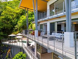 Tropical Oceanview Retreat 11br for 27 Guests