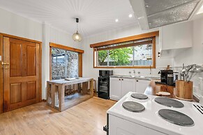 Stylish 3 Bedroom Townhouse - Hobart CBD
