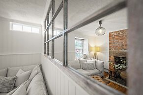 Stylish 3 Bedroom Townhouse - Hobart CBD