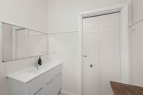 Stylish 3 Bedroom Townhouse - Hobart CBD