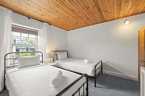 Stylish 3 Bedroom Townhouse - Hobart CBD