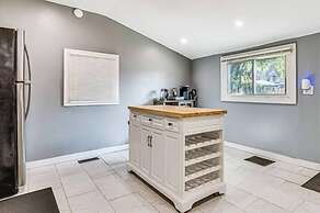 Charming 2 Bedroom with in Home Gym
