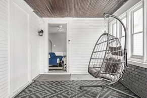 Charming 2 Bedroom with in Home Gym